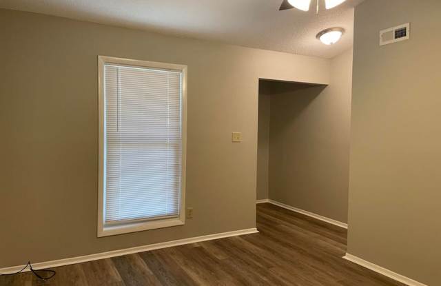 Welcome to Twinwood Drive! Gallery 4