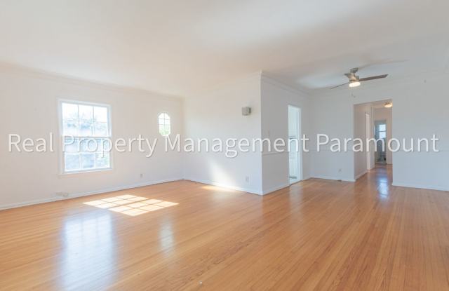 Beautiful 2 Bed 1 Bath for rent with PARKING ! Gallery 1