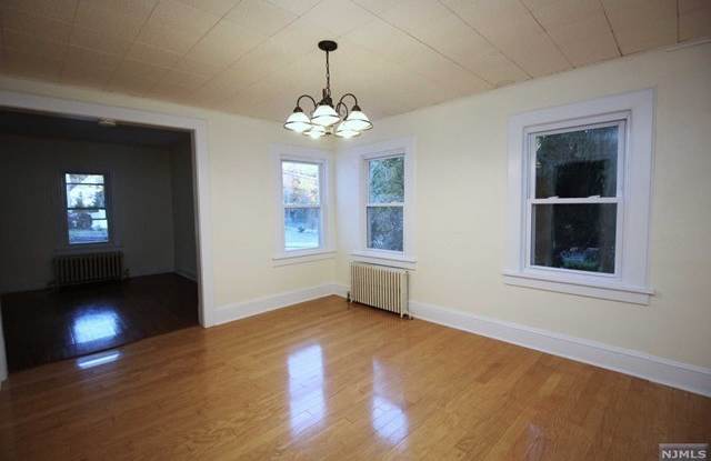 276  West Glen Avenue Gallery 4