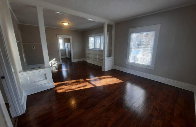 2 Bedroom, 1 Bathroom home near Drake University! photos photos