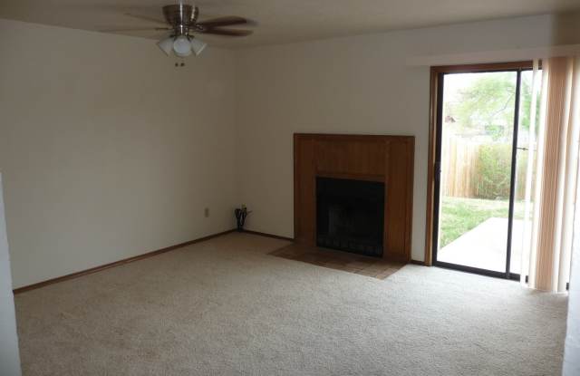 Close to Fort Sill, large laundry room Gallery 3