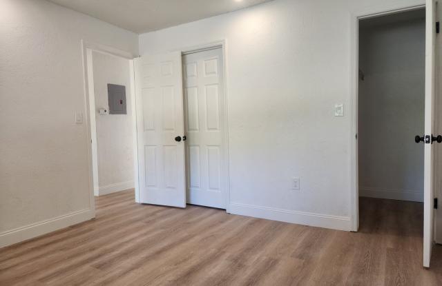 Renovated 2 Bedroom 2 Bath Apartment **  LIMITED TIME SPECIAL ** Gallery 4