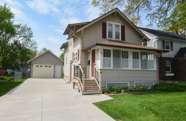 Adorable 2 Bedroom Home 1 Block from Sumner Elementary - 909 8th Avenue Northwest, Austin, MN 55912