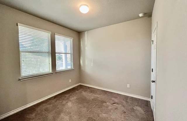 Beautiful open concept, big backyard, home in Leander! Gallery 4