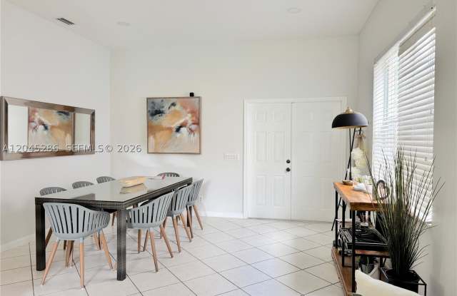 1074 Bluewood Ter Gallery 4