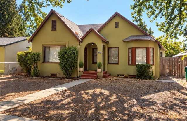 Incredible Three Bedroom plus office with Large Backyard Gallery 1