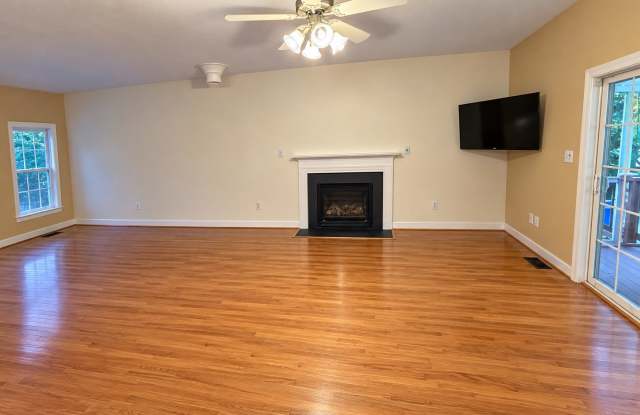 5465 Goodman Forest Lane Gallery 3