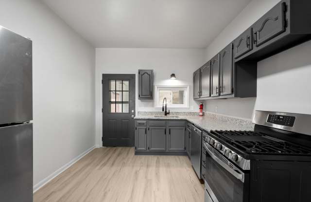 Stunning 3 bedroom home in McKees Rocks available November 1! Gallery 1
