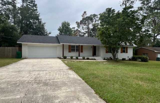 3 Bedroom/2 Bath home in Valdosta - 1211 Gornto Road, Valdosta, GA 31602