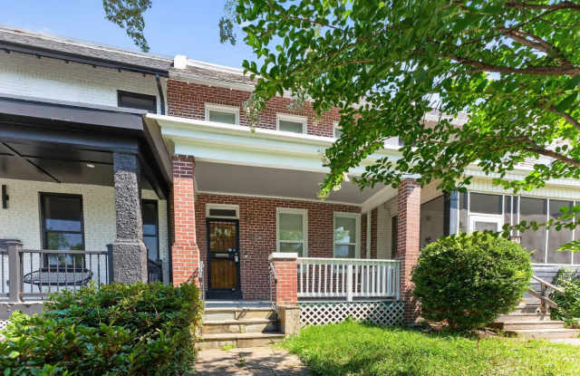 Modern Elegance Meets Historic Charm in Columbia Heights! Home with Private Parking! Gallery 1