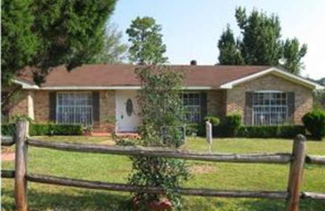 6562 Airport Blvd - 6562 Airport Boulevard, Mobile, AL 36608