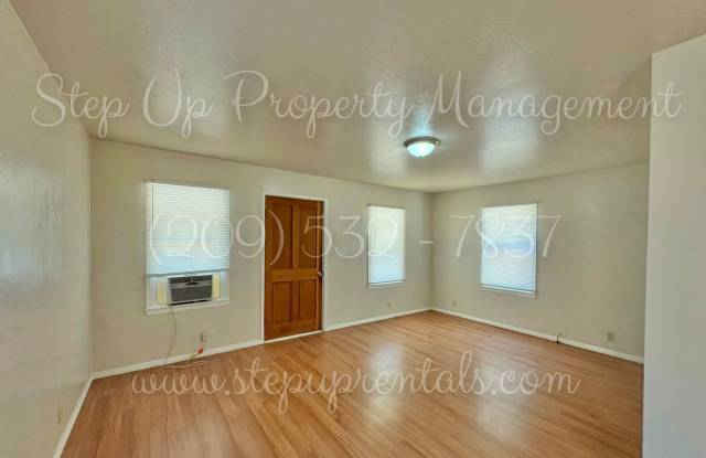 Cozy 3-Bedroom Home with Backyard Patio & Convenient Hwy 108 Access Gallery 4