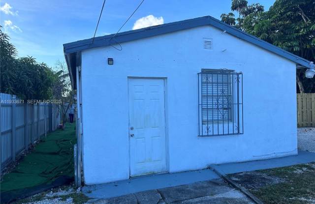 2420 NW 31st St photos photos