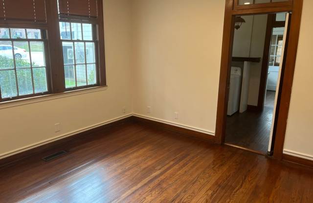 Available NOW ONLY for Short-Term Lease: Prime Downtown Auburn Location! Gallery 4