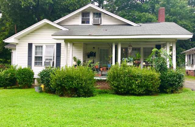 1 Bedroom in Glenwood Area with Water Included photos photos