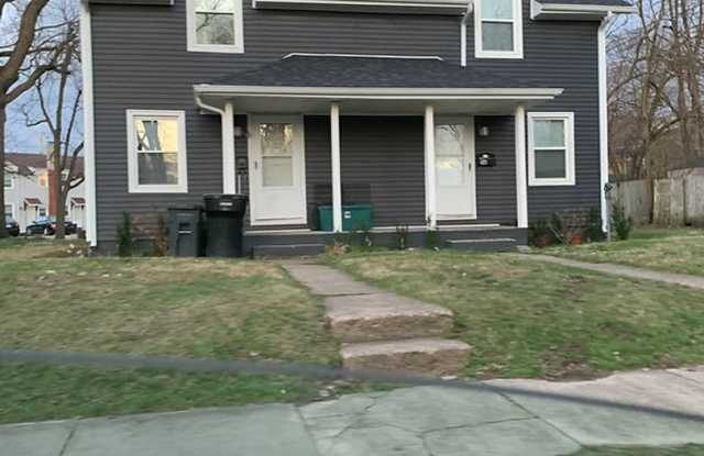 Renovated 2 bdr/1 bath duplex across from St. Pauls! photos photos