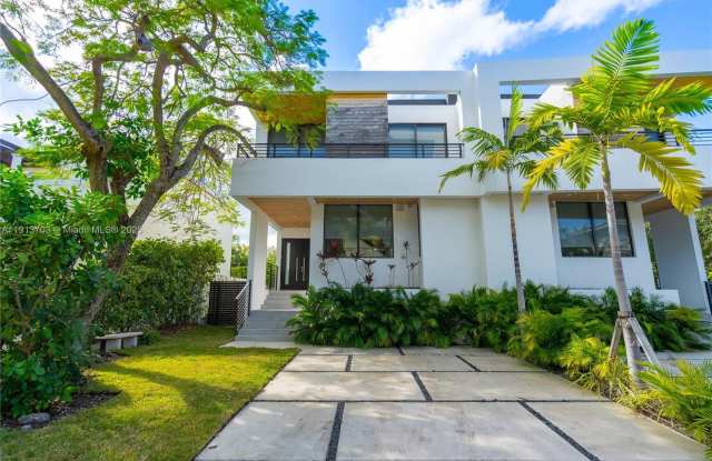 570 Fernwood Rd photos photos