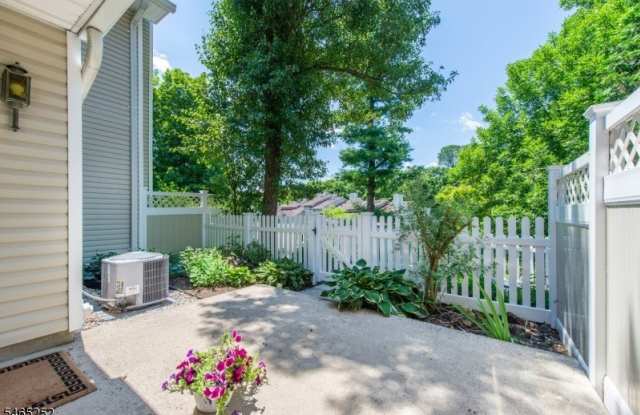 4 Danbury Ct Gallery 3