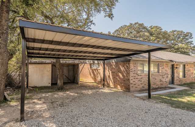Freshly Renovated 3-Bed, 1-Bath Duplex in Reno, TX! Gallery 4