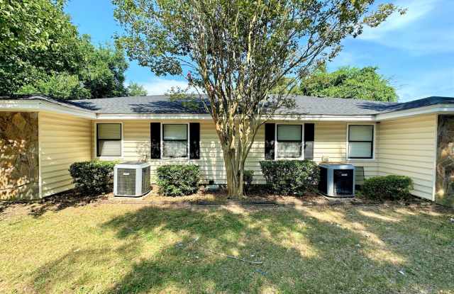 2 Bedroom 1 Bath Available with Water, Trash, Pest Control and Lawn Care Included in the Rent! photos photos