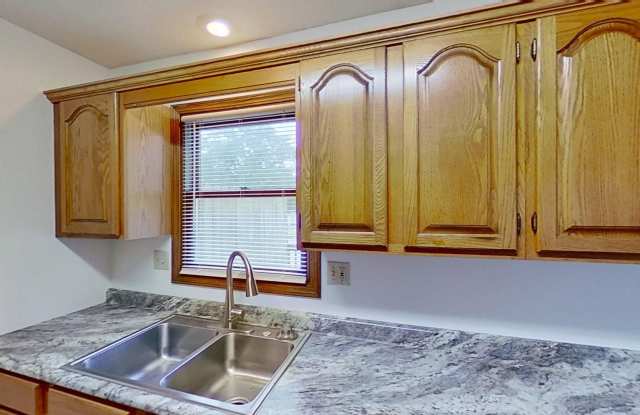 Duplex with two huge bedrooms, walk in closet, 1.5 bath, full basement, lawn and snow removal included. Garage available. Gallery 4