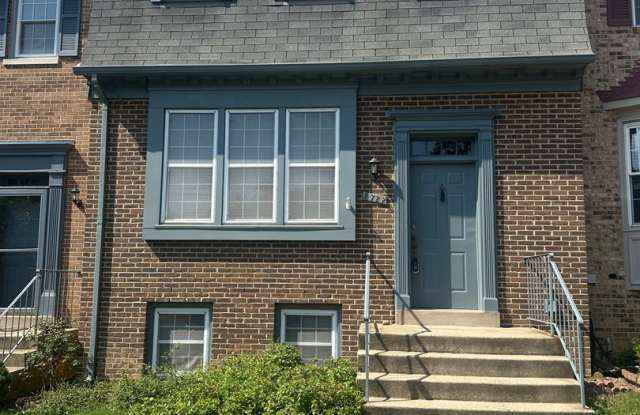 Charming 4 Bedroom 2.5 Bathroom Brick Townhouse Located in Quaint Country Creek photos photos