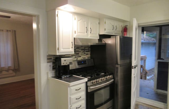 825 Sparrow Ave - 825 Sparrow Avenue, Lansing, MI 48910