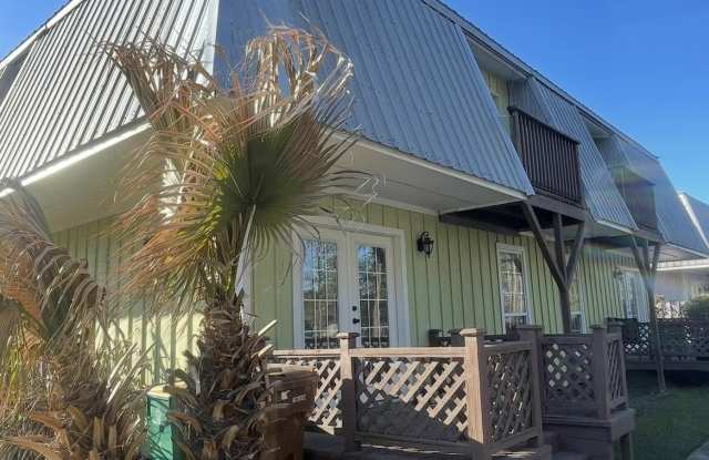 590 Royal Oak Drive lot: 2 photos photos