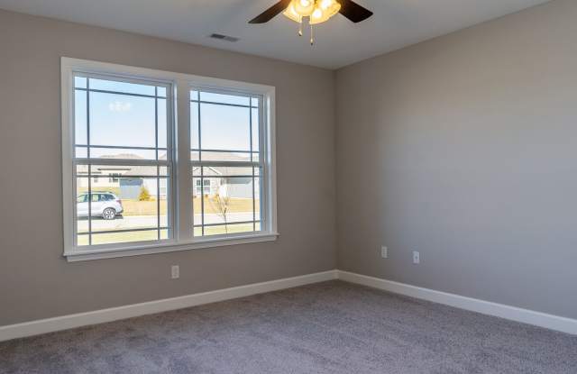 Lovely home for rent in established neigborhood Gallery 1