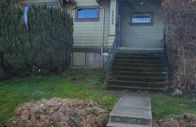 3 Bedroom 1 Bathroom House near WWU - 1314 Billy Frank Jr. Street, Bellingham, WA 98225