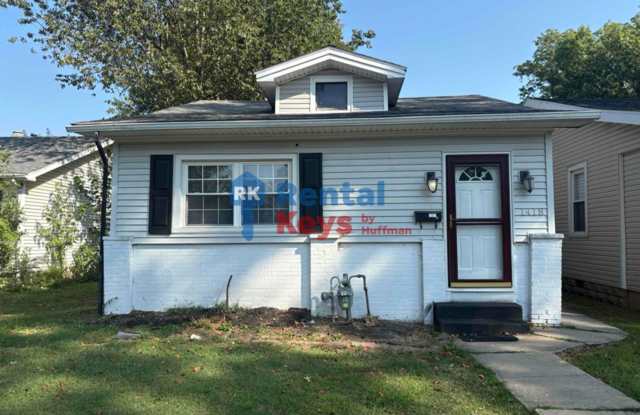 Two Bedroom House | Detached Garage photos photos