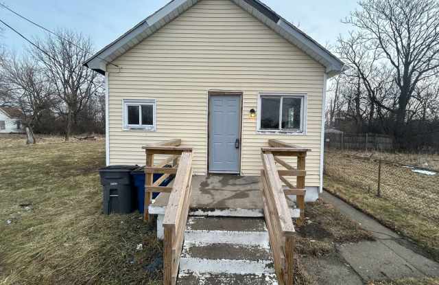 Cozy 2 Bedroom Home Near South Toledo Neighborhood photos photos