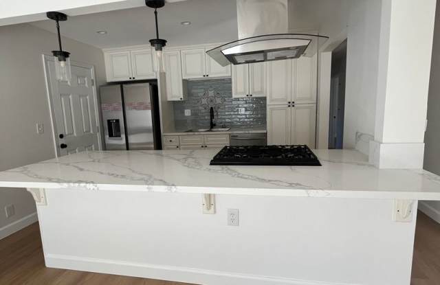 For Rent – Newly Remodeled 3 Bed / 2 Bath in Orange, CA! - 266 South Park Street, Orange, CA 92869