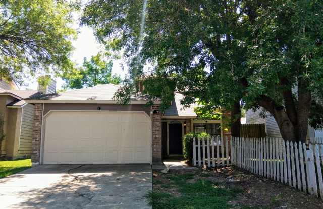 Spacious 3-Bedroom Home with Fireplace & Fenced Yard! Gallery 1