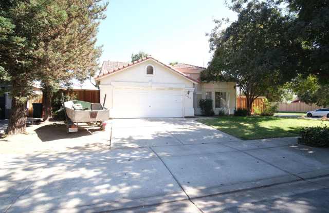 Charming Ceres Home with a spacious backyard! photos photos