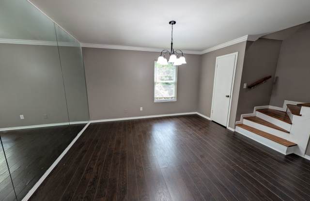 2 Bedroom 2.5 Bath Townhome In the heart for Vestavia/Homewood Gallery 4