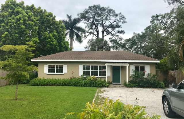 Affordable studio in Gulf Gate!! Incl's water & electric! photos photos