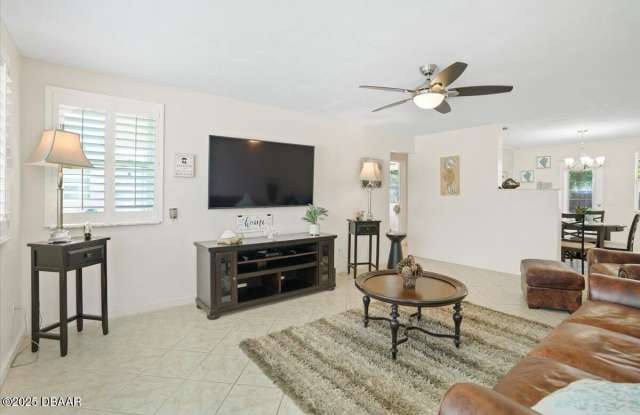 52 Palm Drive Gallery 4