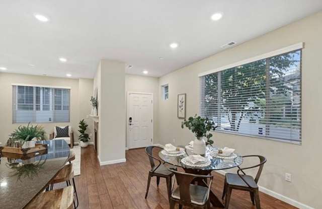 Air Conditioned Beautiful Home in Lynnwood photos photos