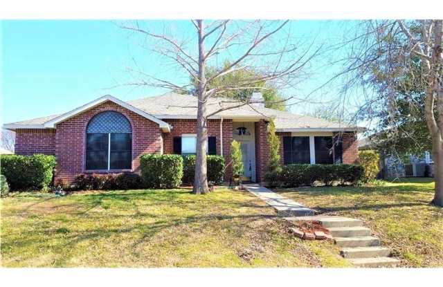 2075 Briarcliff Rd - 2075 Briarcliff Road, Lewisville, TX 75067