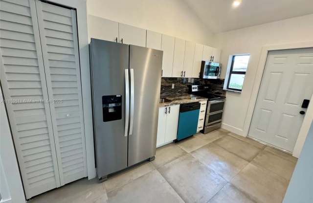 3 NE 70th St photos photos