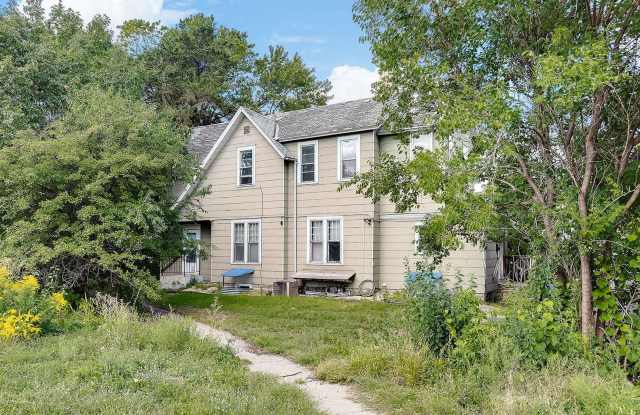 6 bedroom Close to Augsburg and U of M photos photos