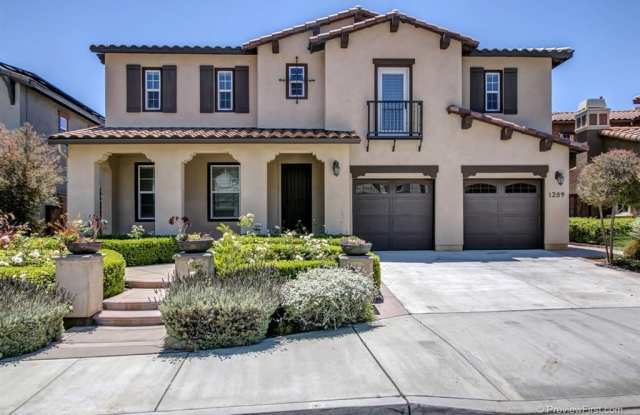 1289 Holmgrove Drive Gallery 2