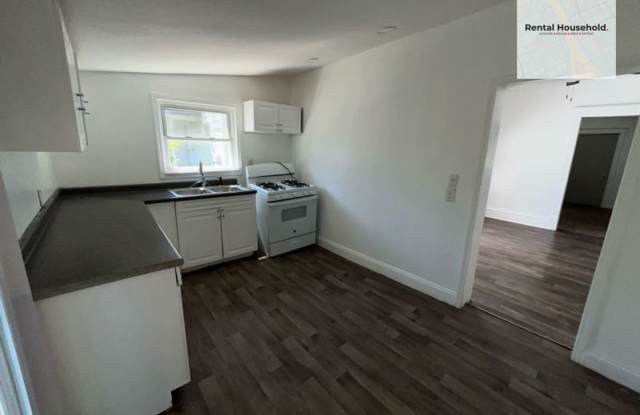 Recent Rent Drop!! Just $975 Adorable & Spacious 3 Bedroom Property-Toledo Ohio Gallery 4