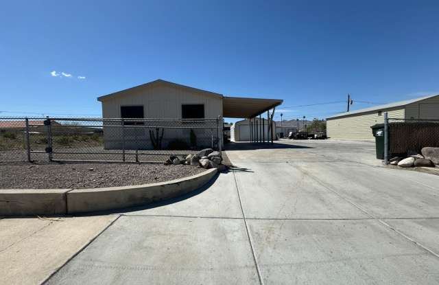 3 BR 2 Bath Fully Remodeled, RV Parking, Gated yard Gallery 1