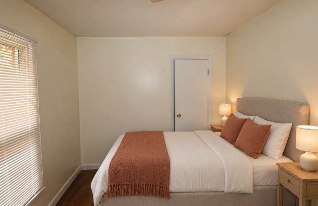 2-bedroom home on Vinton Street Gallery 4