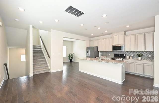 2410 Arbor Loop Drive Gallery 4