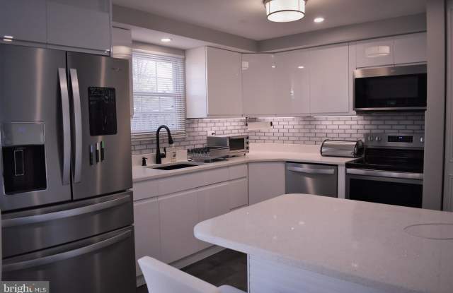 7307 CARVED STONE Gallery 2