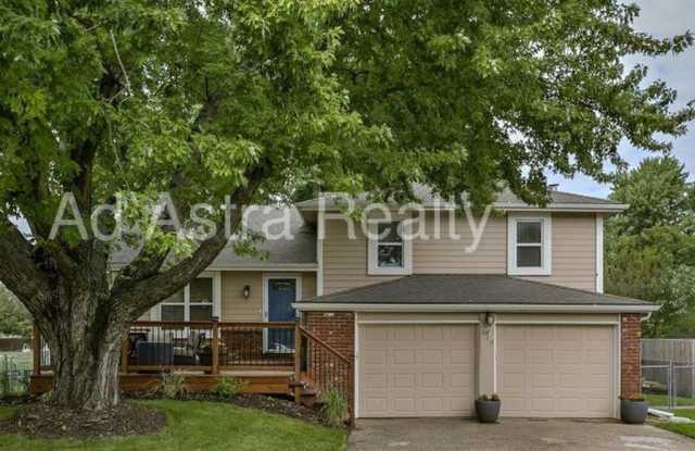 Beautiful 3 Bed 2 Bath Home in Gardner-Available NOW!! - 818 Valerie Lane, Gardner, KS 66030