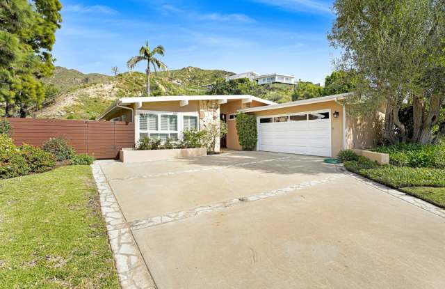 Sunset Mesa Malibu 4BD Coastal Home | Bright Interior, Pergola Patio, 2-Car Garage photos photos Sunset Mesa Malibu 4BD Coastal Home | Bright Interior, Pergola Patio, 2-Car Garage photos photos